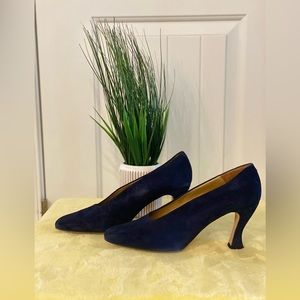 Kenneth Cole blue suede pumps